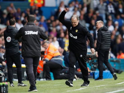 Bielsa durante el Leeds - Aston Villa.