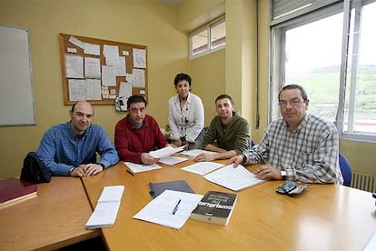 De izquierda a derecha, Óscar Bernaola, Luis Metola, Ainhoa Ohiana, Jon Kepa Bustindui y Aitor Petralanda.