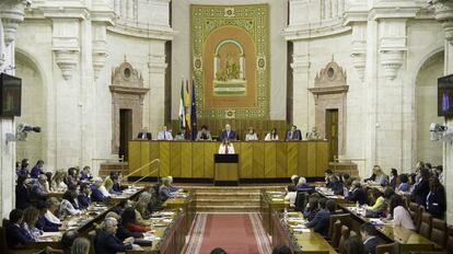 Vista del Parlamento durante el discurso de Díaz en un debate de investidura.