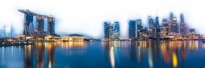 Skyline de Singapur, con el célebre hotel Marina Bay Sands, a la izquierda, con sus tres altísimas torres.