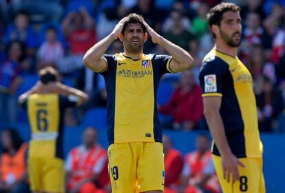 Diego Costa reacciona tras fallar una ocasión de gol en el partido contra el Levante, en el que el Atleti perdió 1-0 en el Ciutat de Valencia.
