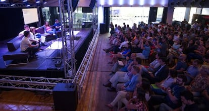 Una de las mesas de debate del foro Val&egrave;ncia Vibrant realizado ayer en el centro cultural La Rambleta.