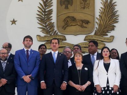 Michelle Bachelet com Juan Guaidó durante sua visita à Assembleia Nacional da Venezuela.