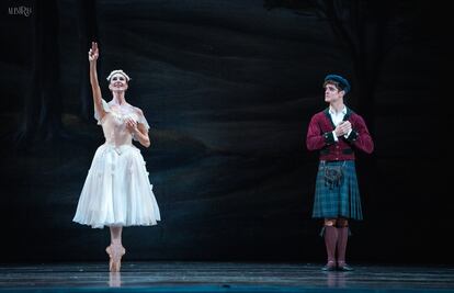 Dos bailarines de la Compañía Nacional de Danza interpretan ‘La Sylphide’.