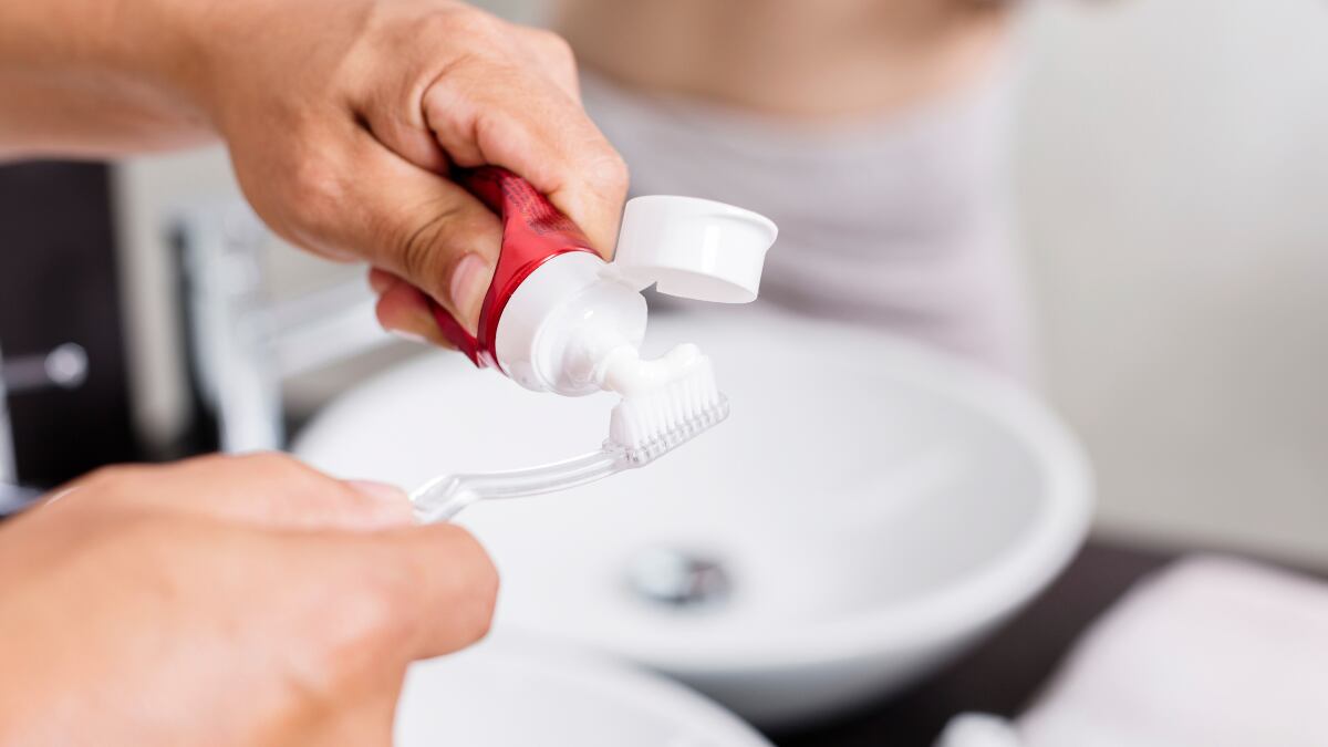 5 pastas de dientes sin flúor para quienes buscan fórmulas más naturales