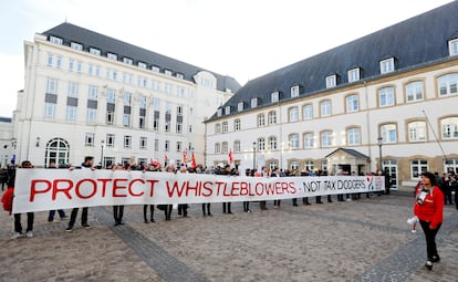 Protesta en Luxemburgo en defensa de los informantes por el caso de LuxLeaks, en una imagen de archivo.