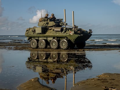 Fuerzas militares de Estados Unidos desembarcan en Puerto Rico, el 29 de septiembre.