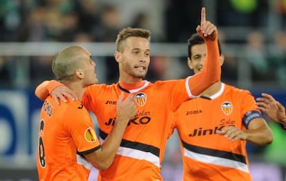 Canales celebra con Oriol Romeu y Costa el gol del triunfo.