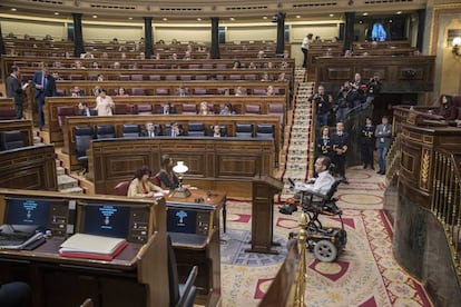 Pablo Echenique, durante su intervencion ayer en el Congreso de los Diputados en el debate de eutanasia.