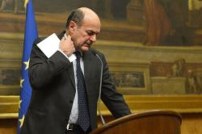 El líder de la centroizquierda italiana, Pier Luigi Bersani tira la toalla tras comunicar al presidente de la Republica Gorgio Napolitano la imposibilidad de formar Gobierno