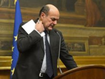 El l&iacute;der de la centroizquierda italiana, Pier Luigi Bersani tira la toalla tras comunicar al presidente de la Republica Gorgio Napolitano la imposibilidad de formar Gobierno 