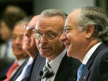 De derecha a izquierda, el director general de La Caixa, Juan María Nin, y el presidente, Isidre Fainé.