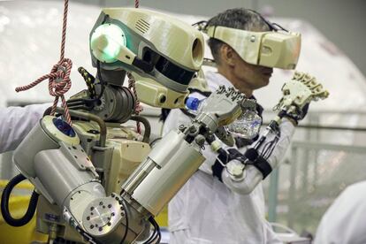 Baikonur (Kazakhstan), 28/07/2019.- A handout photo made available by the official website of the Russian State Space Corporation ROSCOSMOS shows Russian anthropomorphous robot Fedor (Skybot F-850) being tested ahead of its flight on board Soyuz MS-14 spacecraft at the Baikonur Cosmodrome in Kazakhstan, 28 July 2019 (issued 13 August 2019). Robot Fedor will be launched on board of unmanned Soyuz MS-14 spacecraft to the ISS from Baikonur cosmodrome on 22 August 2019. (Kazajstán, Rusia, Roma) EFE/EPA/Space Center Yuzhny/TsENKI HANDOUT HANDOUT EDITORIAL USE ONLY/NO SALES