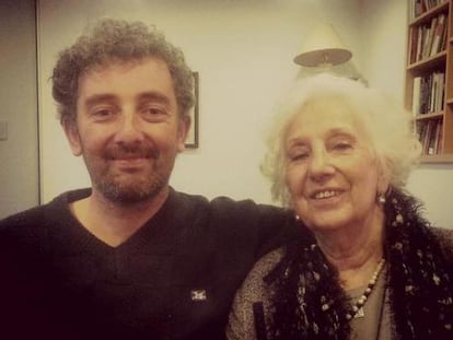 Foto publicada en el perfil de Twitter de Ignacio Hurban, nieto de Estela de Carlotto, presidenta de las Abuelas de Plaza de Mayo, bajo el siguiente mensaje: "Gracias, muchas gracias".