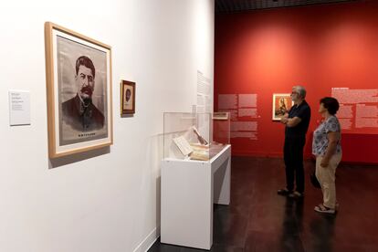 Sala de la exposición dedicada a los documentos relacionados con los grandes conflictos del siglo XX.