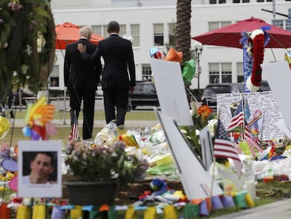 Obama e Biden rendem homenagem às vítimas da boate Pulse.