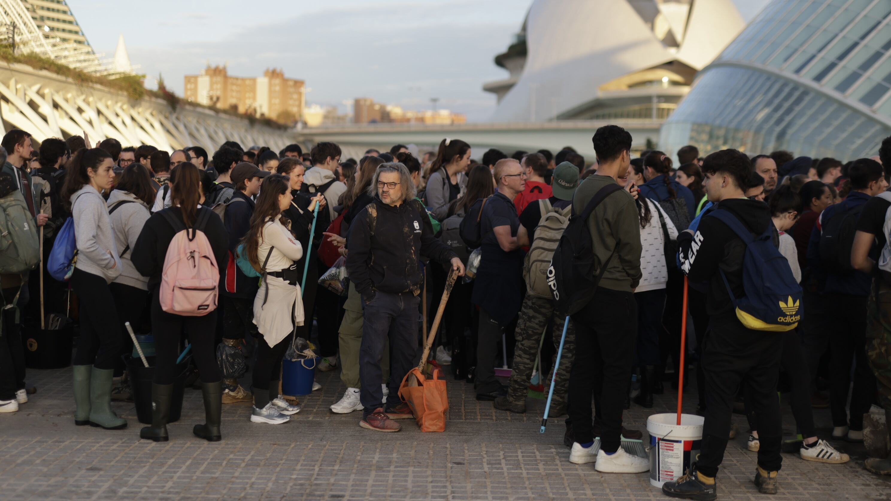 Voluntarios, este sábado en la Ciudad de las Artes y las Ciencias de Valencia.