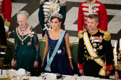 Margarita de Dinamarca junto a la Reina Letizia y Federico de Dinamarca.