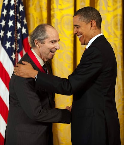 Roth recibió de manos de Barack Obama la medalla al mérito nacional de Humanidades en marzo de 2011.