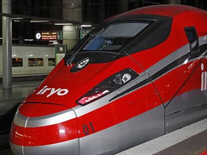 Uno de los trenes de Iryo en la estación madrieña Puerta de Atocha.