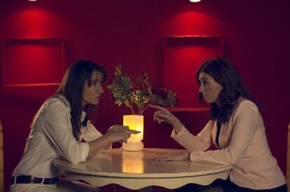 Las actrices Cristina Gàmiz y Anna Sabaté, protagonistas de la obra