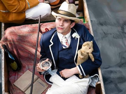 Sebastian Flyte y su &#039;teddy bear&#039; Aloysius en la versi&oacute;n cinematogr&aacute;fica de &#039;Retorno a Brideshead&#039;.