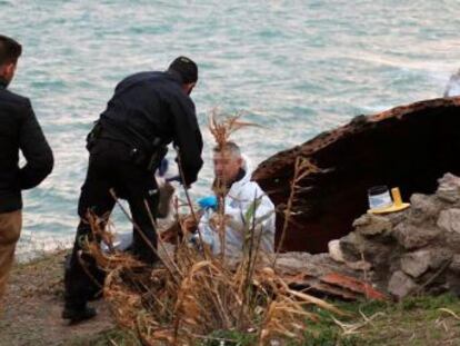 La fallecida, de quien se desconoce su identidad, ha sido localizada en la misma barriada en la que una vecina lleva una semana desaparecida