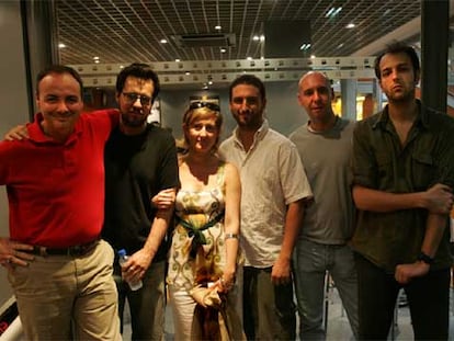 De izquierda a derecha, Rafael Maluenda, director de Cinema Jove, y los cineastas Paco Plaza, Piluca Baquero, Eugenio Mira, Jaume Balagueró y Juan Pablo Rebella.
