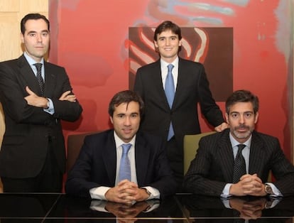 Sentados, de izquierda a derecha: Abel Enguita y Nacho Moreno. De pie: JorgeBarreiro y Luis Zumárraga. Equipo de bonos del Barclays