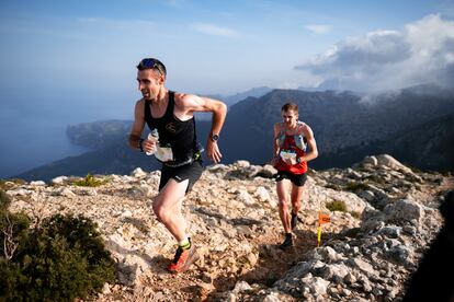 Eduard Hernández (izquierda) en la prueba Ultra Trail Mont Blanc Mallorca.