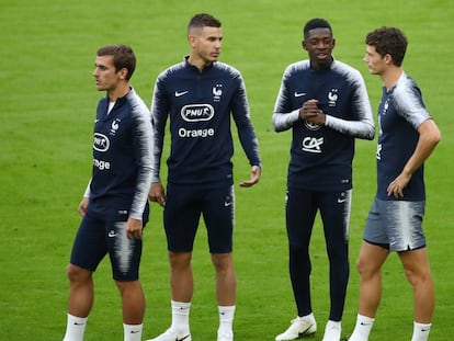 Griezmann, Hernández, Dembele e Pavard, campeões do mundo, treinam antes da partida contra a Alemanha.