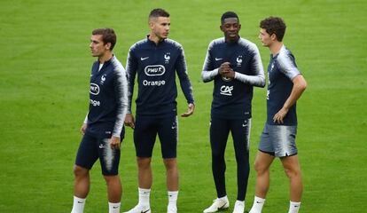 Griezmann, Hernández, Dembele e Pavard, campeões do mundo, treinam antes da partida contra a Alemanha.