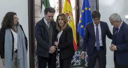 La presidenta andaluza, Susana D&iacute;az, con los dirigentes de Sociedad Civil Catalana.