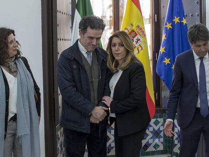 La presidenta andaluza, Susana D&iacute;az, con los dirigentes de Sociedad Civil Catalana.