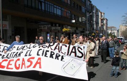 Trabajadores de Cegasa en una moviliozacion de 2009