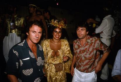 Harvey Keitel, la cantante Fafa de Belem y Robert De Niro en el Carnabal de Rio de Janeiro en 1981.