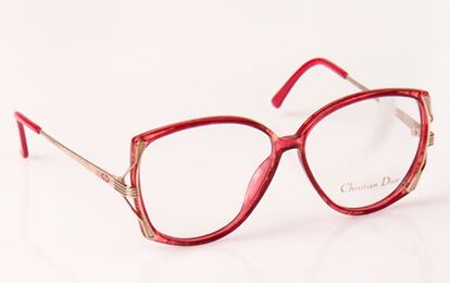 Las prendas vintage seleccionadas por Kling solo se venden en su web, como estas gafas de Christian Dior (c.p.v.). 