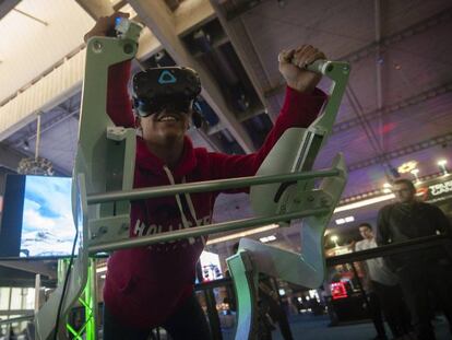 Màquina de realitat virtual a la Barcelona Games World.