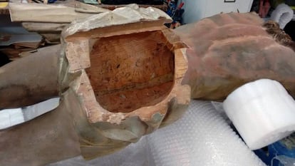 El hueco de la talla del Cristo donde se encontraba el documento.