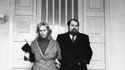 Neus Soldevilla y su abogado, Emilio Rodr&iacute;guez Men&eacute;ndez, en 1986.