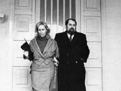 Neus Soldevilla y su abogado, Emilio Rodr&iacute;guez Men&eacute;ndez, en 1986.