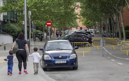 Los alrededores de la Caja Mágica de Madrid, este semana. 