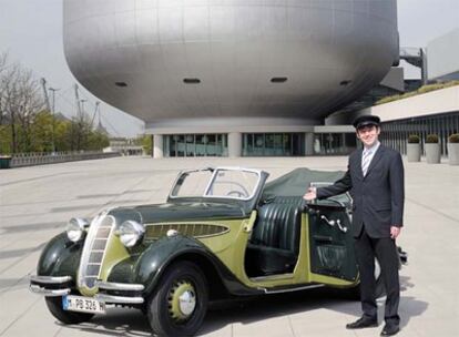 BMW City Tour in a classic BMW automobile (04/2010)