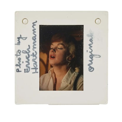 Una diapositiva con un retrato de Marilyn Monroe tomado en 1961, vendido por más de 5.700 dólares en la subasta de Julien's Auctions del 4 de junio de 2026 en Beverly Hills (Los Ángeles).