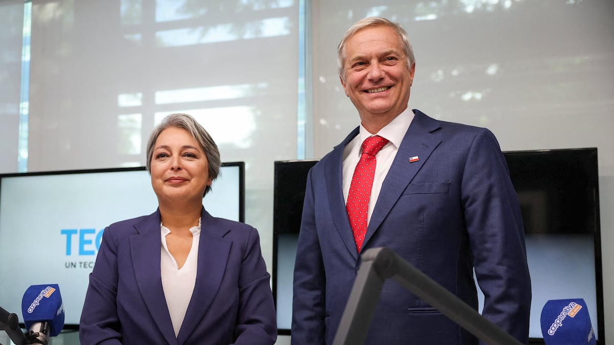 Kast y Jara se enfrentan en crucial debate presidencial: ¿Un giro en la carrera electoral?