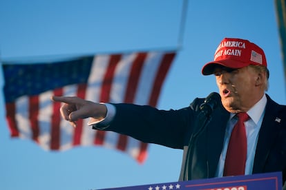 Donald Trump habla en un mitin de campaña en Calhoun Ranch, en octubre de 2024.