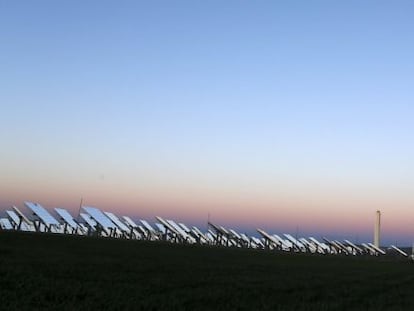 Planta termosolar de Abengoa en Sanl&uacute;car la Mayor.