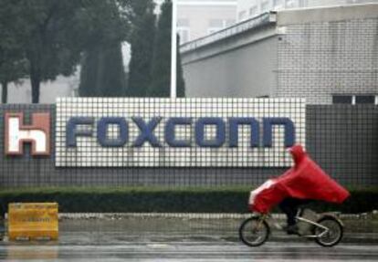 Imagen de archivo distribuida hoy lunes 24 de septiembre de 2012 de la fábrica de Foxconn en Kunshan, en la provincia de Jiangsu, China. La firma taiwanesa Foxconn, encargada de ensamblar los productos de Apple en China, cerró hoy su fábrica de la ciudad china de Taiyuan (norte) tras una "pelea" la noche del domingo. EFE/Archivo