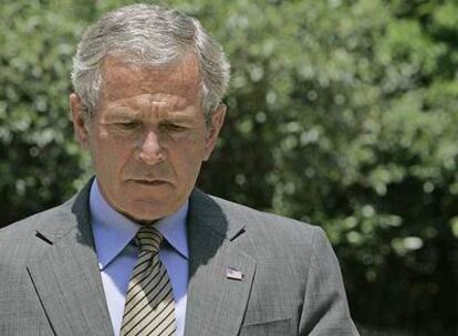 George W. Bush se dirige a los periodistas en Maryland el pasado viernes, horas antes de firmar la ley que concede fondos adicionales para las guerras en Irak y Afganistán.