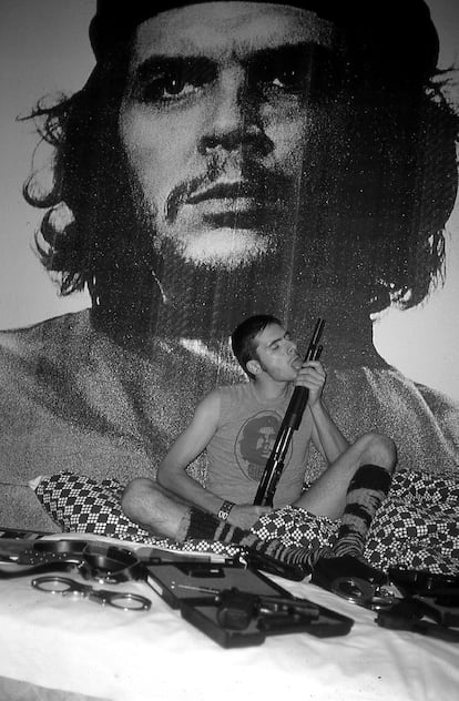 En la película 'The Rapsberry Reich' (2004), Bruce LaBruce incorpora la iconografía del Che Guevara en la historia de un grupo de terroristas cuya misión es la revolución gay.